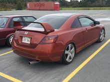 nice SI but not sure whats up with that exhaust.. its fucked! Nice mugen wing and BENZ wheels dont look half bad on that car.