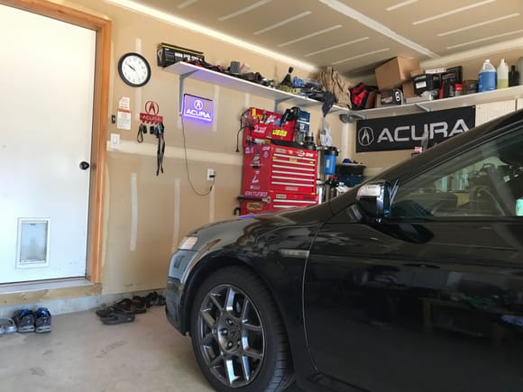 Turned on the Acura LED light in anticipation of the air suspension kit install.

https://youtu.be/vdRV6l9ne_Q

