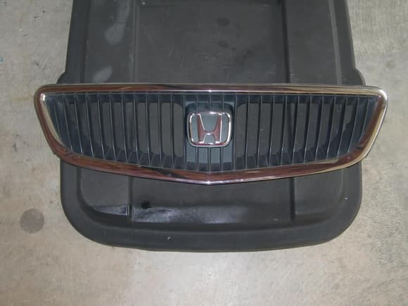 Saber Grille w/ &quot;H&quot; emblem off Honda Odyssey