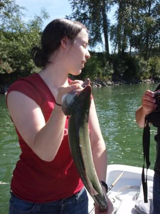 Nate getting a pictur og Katie