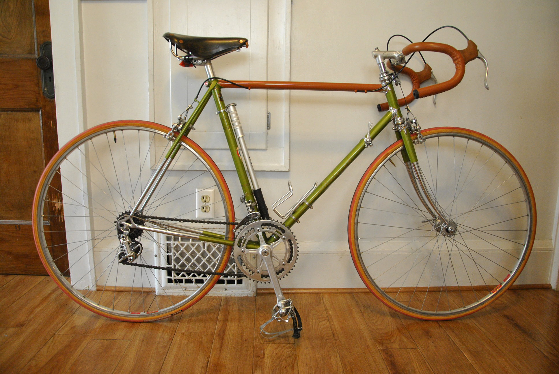 72 Raleigh International with top tube repaint. Warning ...