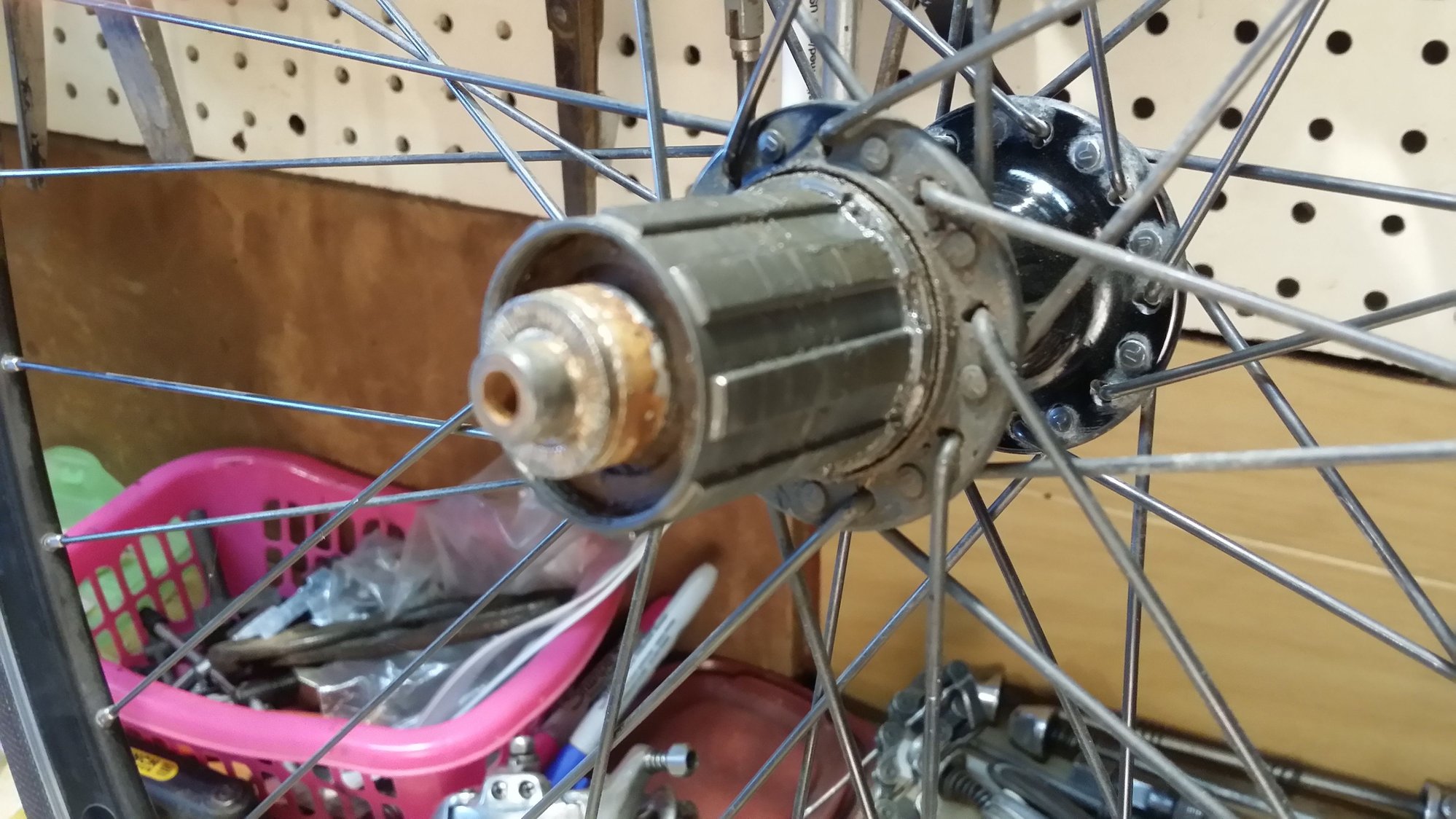 fitting rear cassette road bike