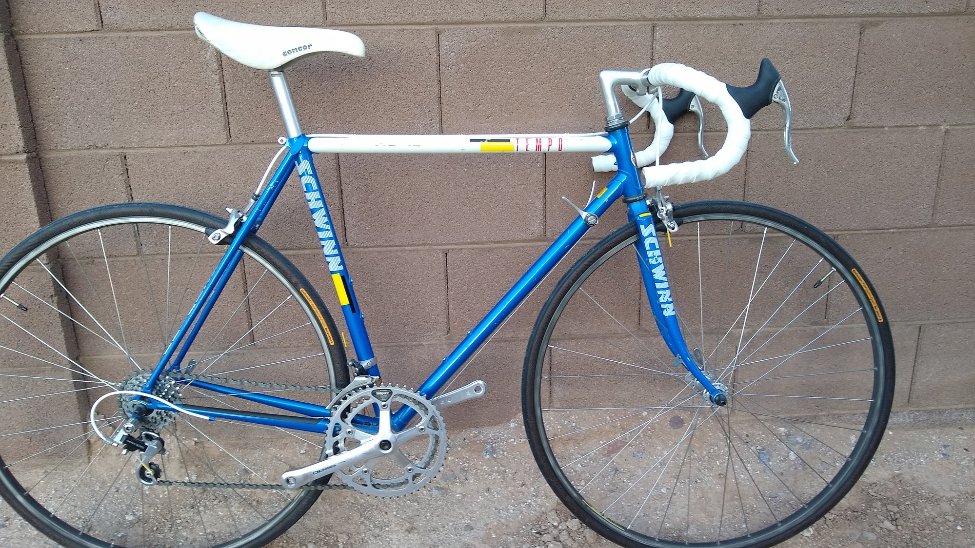 schwinn tempo road bike