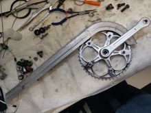 BLB Pista Vera crankset and a thin 70's aluminum chainguard. Plenty of Finnish bikes of the era had similar, so I'm not sure of the make. Most likely from a "Nopsa". I plan on polishing this if the material thickness allows :D