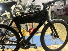 Domane SL6 with 3.8L half-frame bag
