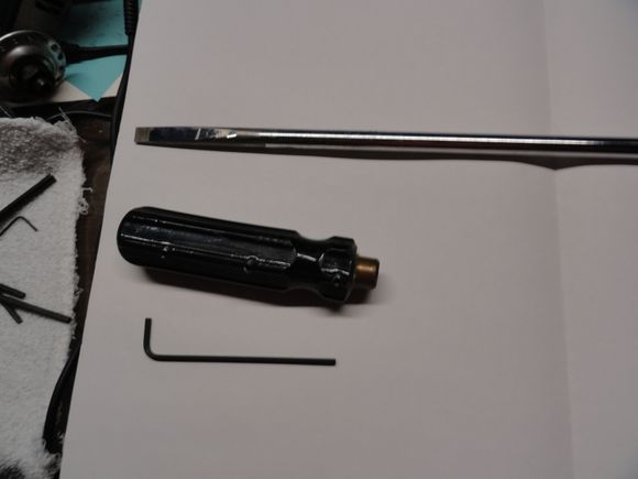 The ground down tip and a 4 head screwdriver body tapped out to hold set screws for two handed operation.