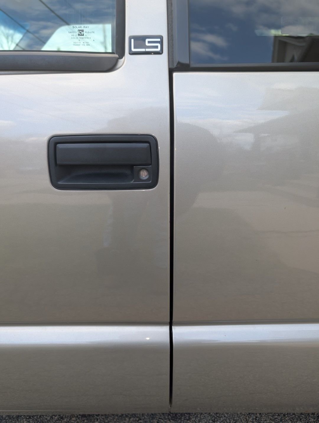 Right side door gap