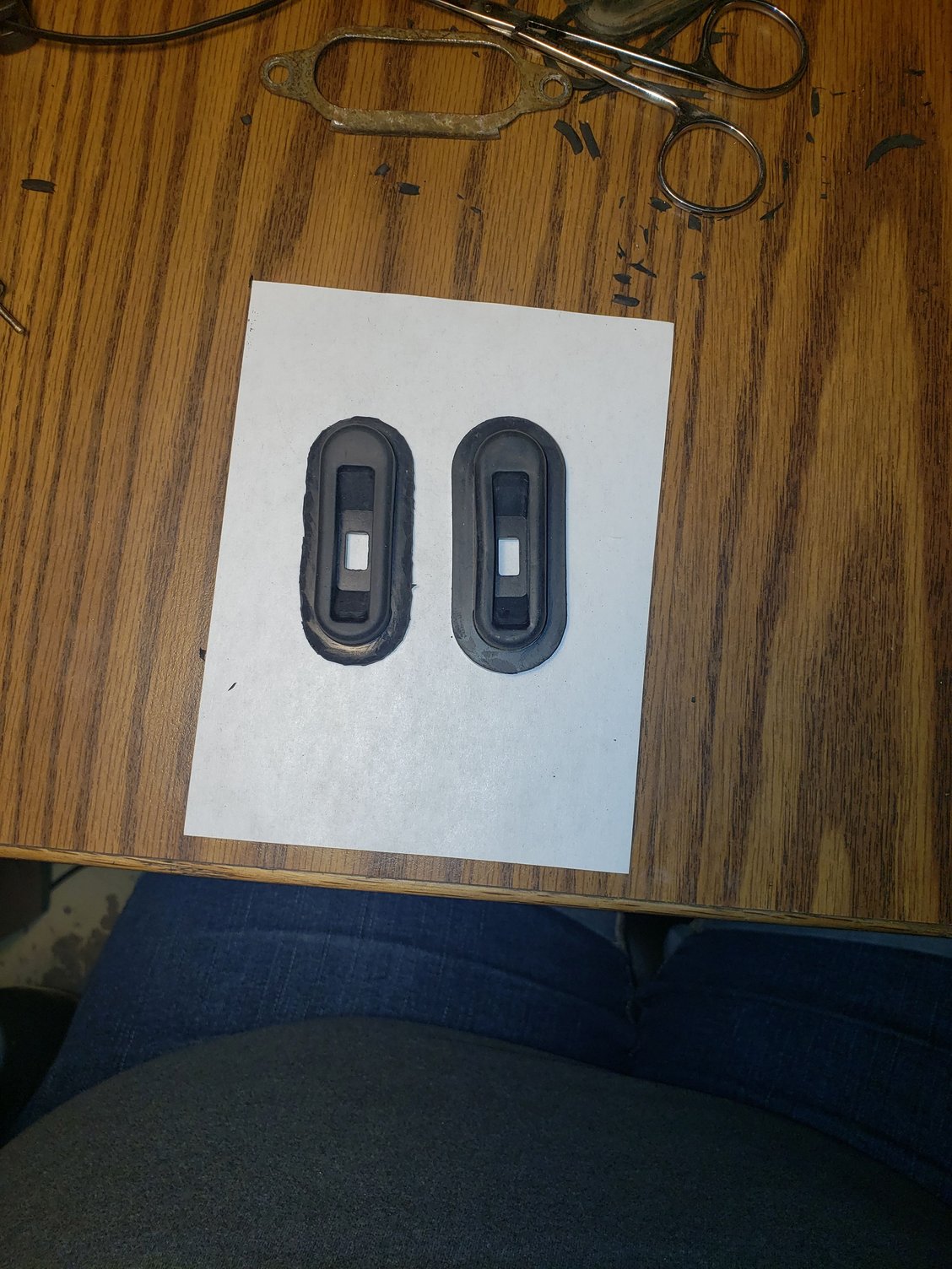Top view of unmodified and modified seal.