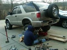 2" lift shackles installation