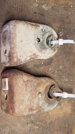 ZR2 brackets. If you look close, you can see a 'RH' and a 'LH' stamped into the back. Molded differently, also. 