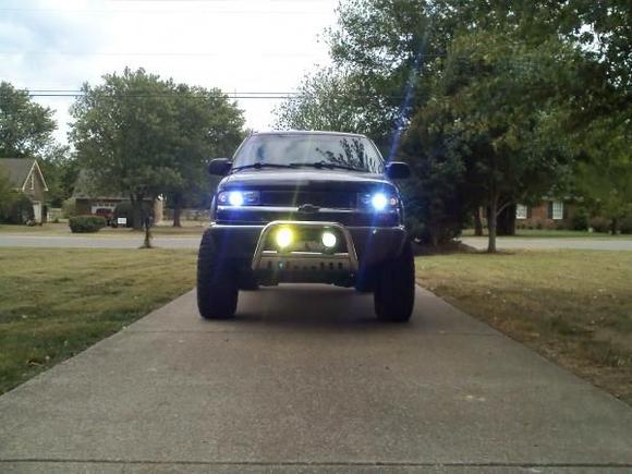 !2000K HID Projector lights, with 3000K HID off road/ fog lights. 10-03-10