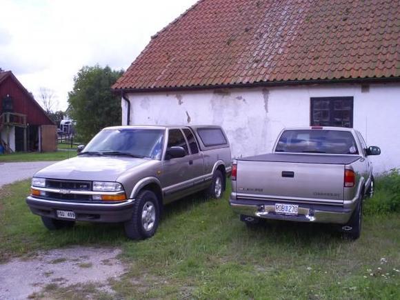 these are ´99 4wd at left and my other ´00 4wd wich is sold nowS5032746