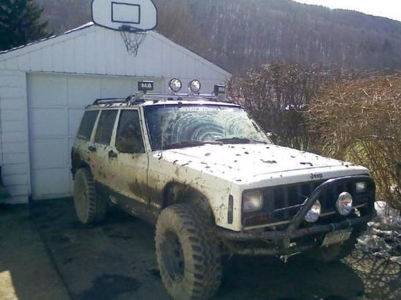 the 98 xj on 31s that i traded for my blazer