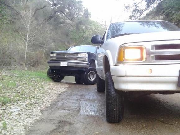 This was the first time i'd taken the Blazer out since we lifted it, thing ran like a champ, and rode 10 x better than it ever has!
Creek Crossing