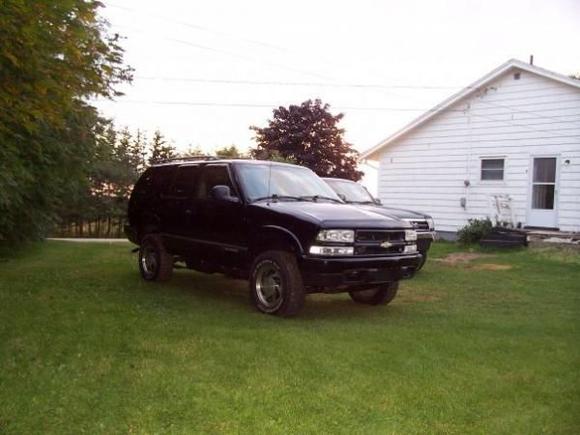 2" Body lift, 2" Shackles, 1" T-Bar - Z85 Susp. package and 235/75/15 BFG AT KO