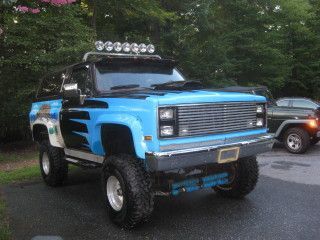 First time we pulled it out of it's original sitting place.  Summer 2009.  We put it where we usually park our daily drivers.  That day, I took a shop vac to it, and gave it a nice wash that it desperately needed.
Now it sits near where the Jeep is, but it's better than under the trees far back by the other Blazer &amp; the Scottsdale