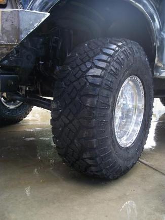 New Tires I put on after the lift. 33x12.5x15 goodyear wrangler duratracs.... These things are the meatiest all terrains i have ever seen. The pictures do not do them justice..... Best tire i have ever bought.