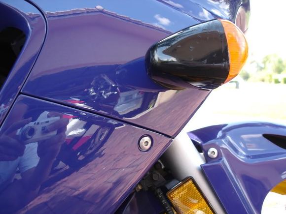 Yes, that's my old CBR 1000F in the reflection