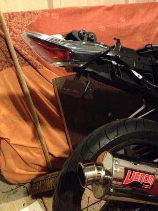 Tail tidy bracket