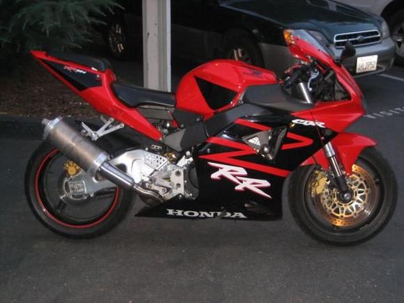 Red strip on wheels or not?