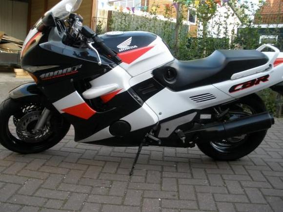 CBR1000F2