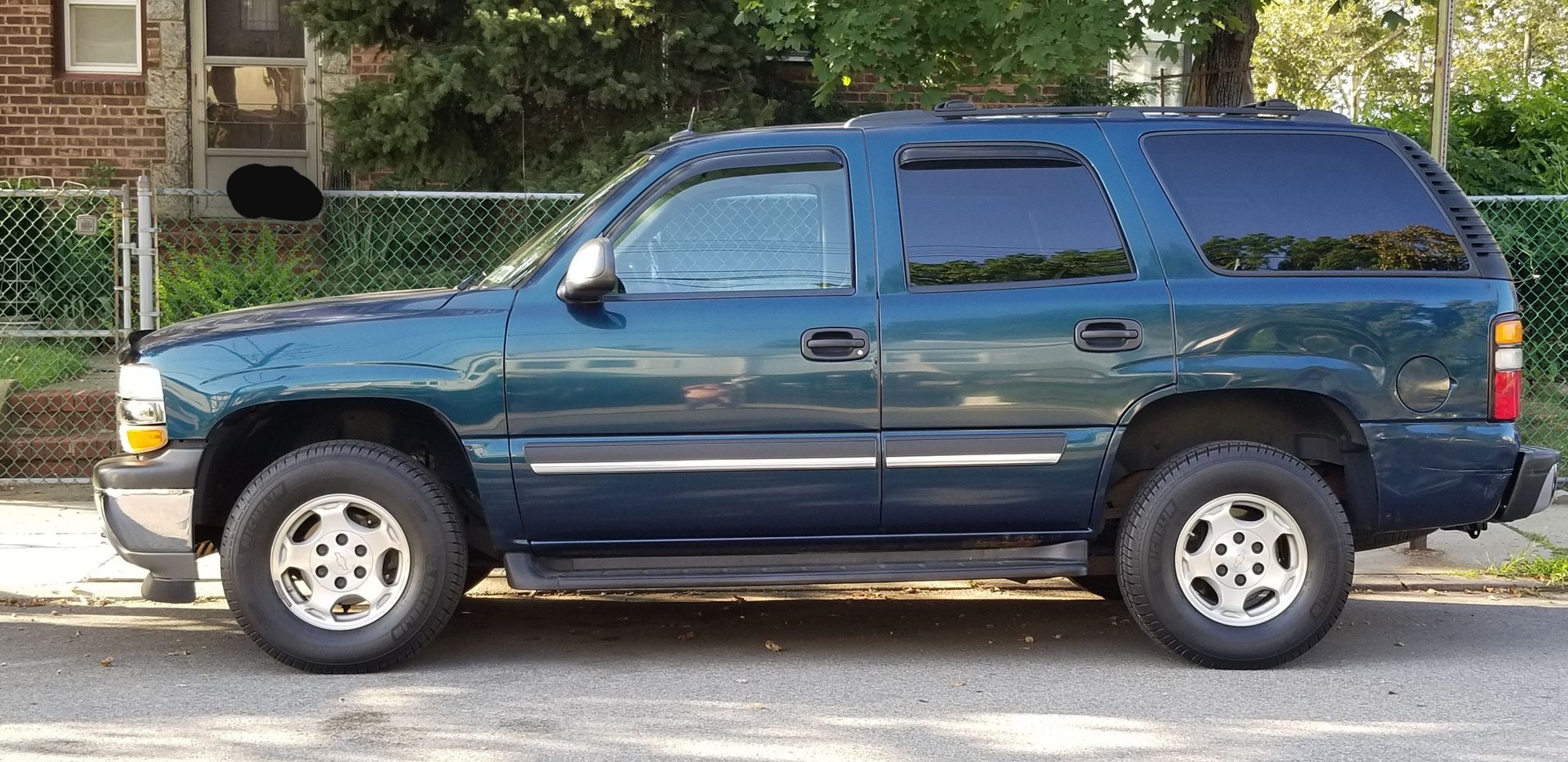 2005 Chevrolet Tahoe - 2005 Chevrolet Tahoe LS  4x4 - Used - VIN 1gnek13t15r275009 - 108,800 Miles - 8 cyl - 4WD - Automatic - SUV - Blue - Queens, NY 11432, United States