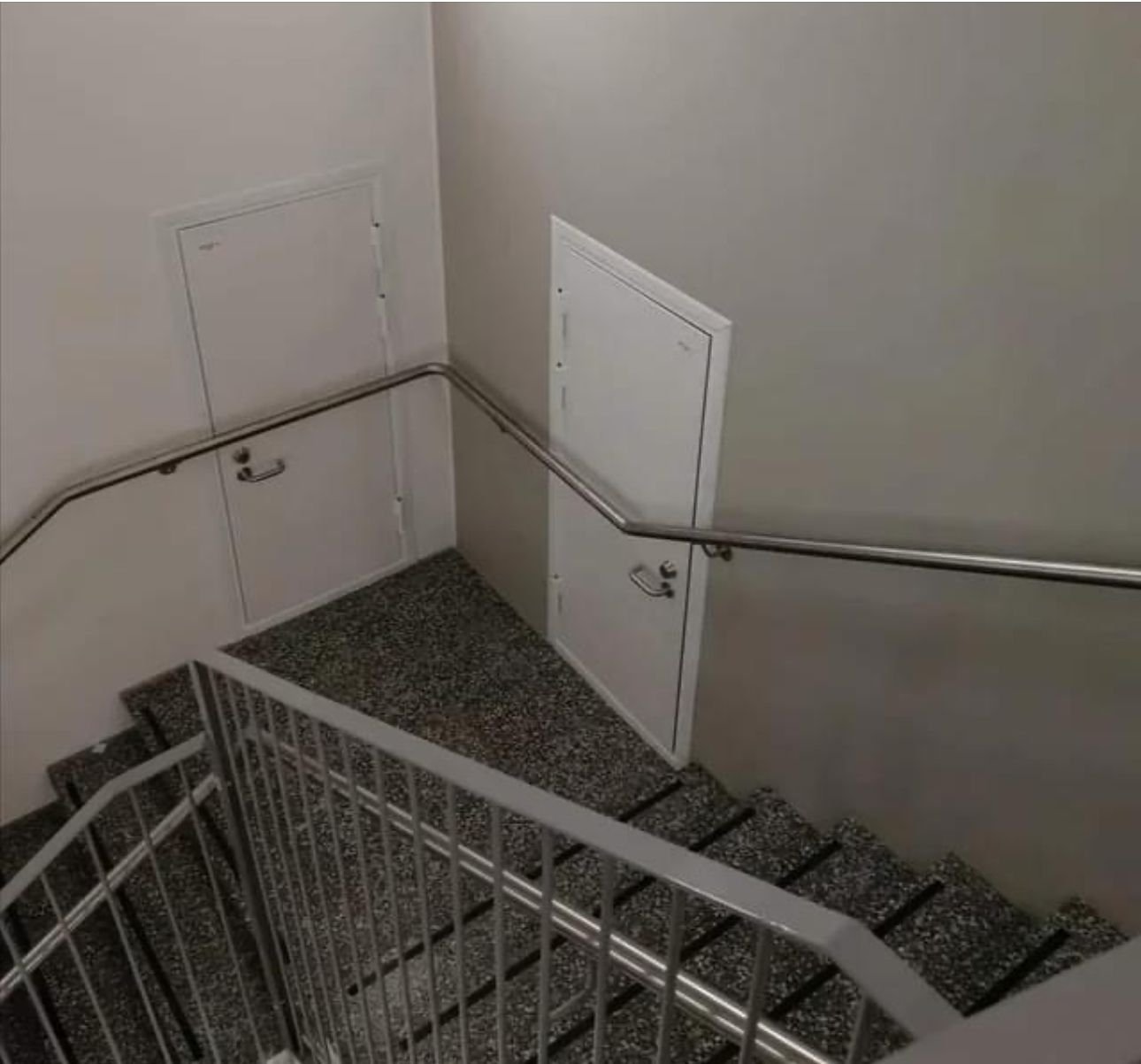 Entrance to complaint center 