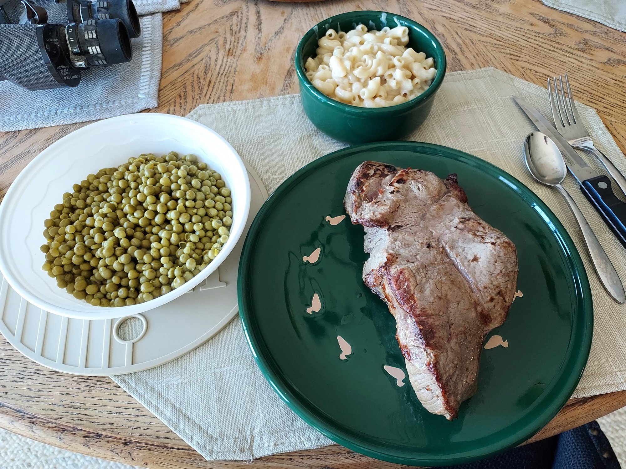 Really giving my stomach the ultimate shakedown cruise tonight.  A big 'ol Steak, White Cheddar Mac & Cheese, and Peas.  No Omeprazole with the meal.  It's been over an hour now since I ate and not even a hint of a belly ache!  👍  Man I never thought a Steak could taste that good, Dawn broiled it to perfection!
