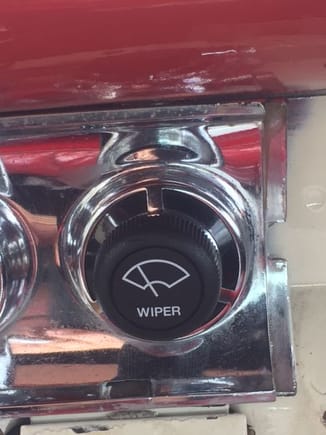 A closer up picture of wiper switch