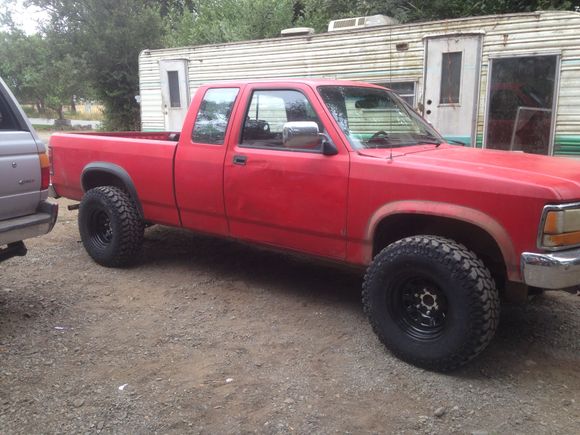 AFTER 31s torsion bars cranked up and some fender trimmimg. Rims are 4.00" backspacing with a 1.5" spacer.  They stick way out