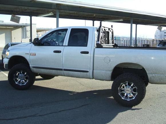 07 Dodge Ram 2500 Side