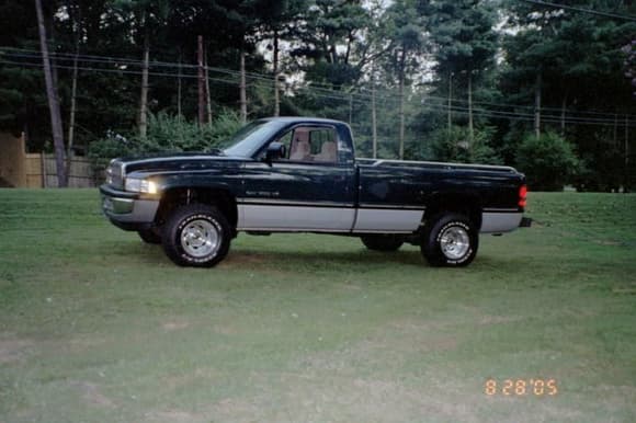 My first Dodge.....A 1995 Ram 1500.......no lift with 33 BF Goodrich.....