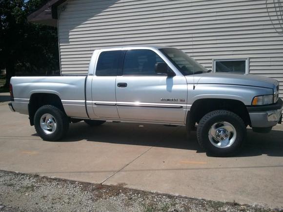 2001 Ram 1500 
5.9 Magnum 4X4 Auto