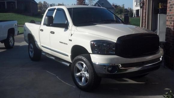 Smoked CCFL Halo Headlights, Black 3D mesh grille, Power heated tow mirrors