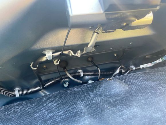 left wire is camera right is trunk button