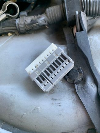 2003 Infiniti G35 Coupe 6 Speed MT 
(E8) Connector