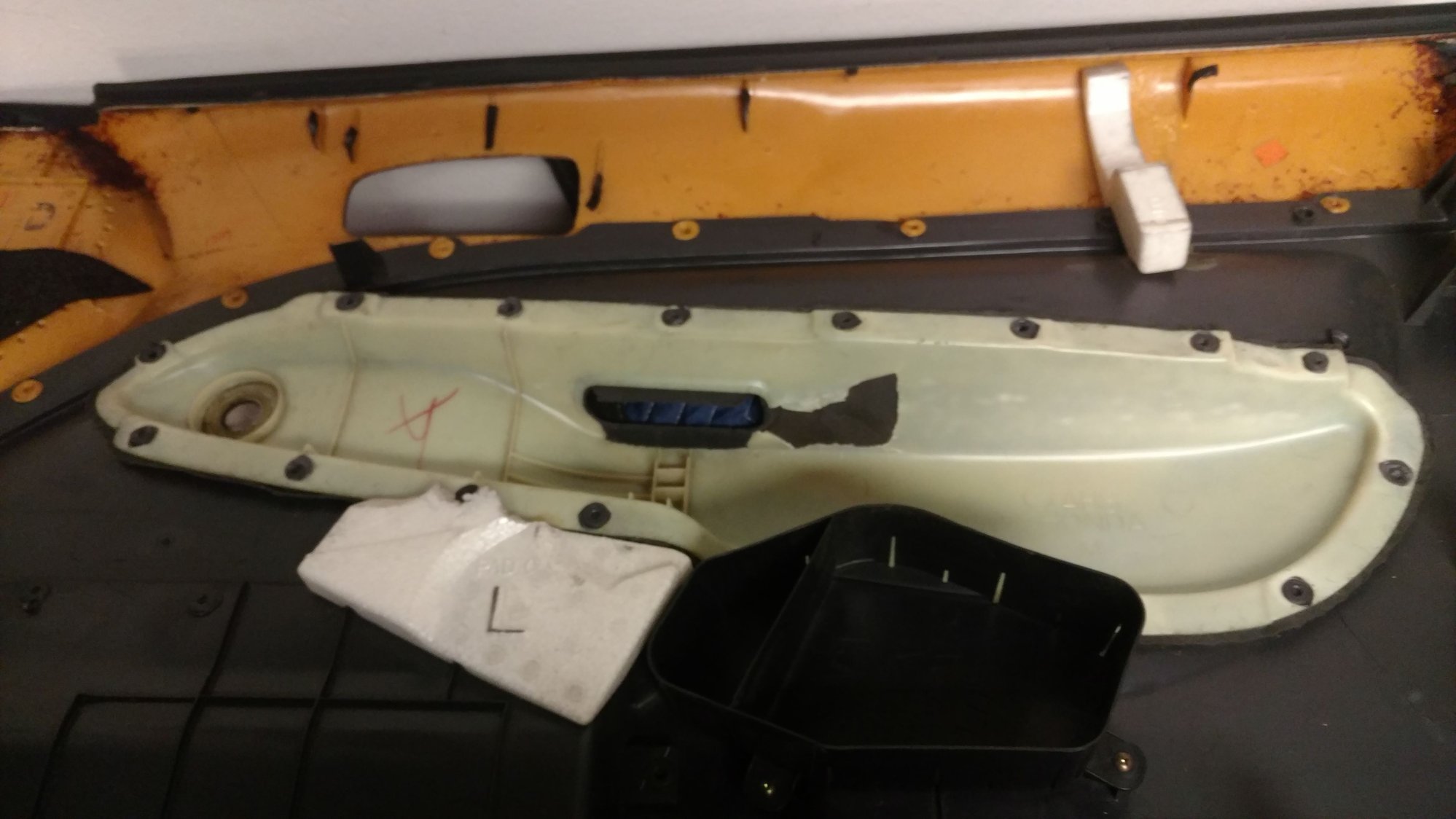 WTB 2000 Civic drivers side armrest door insert with manual windows