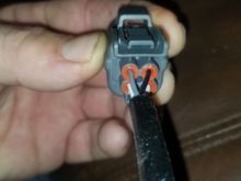On the 99, the harness side its a male adapter, on the 02 sensor its a female.