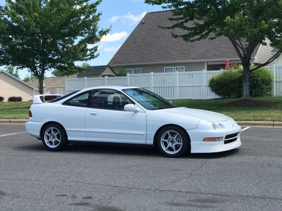 I desperately need to paint the side skirts now. 