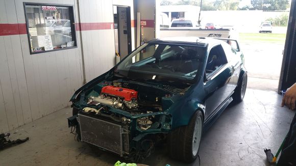 God was she looking great. Now that I think about it, I should have kept that Wrinkle Red Type R valve cover..