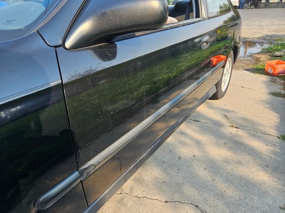 You can see the door that was replaced on the drivers side didnt have pinstriping. 