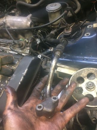 This pressure hose does not fit into the bseries power steering pump.