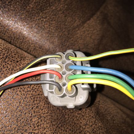 Plug from h23 harness to distributor