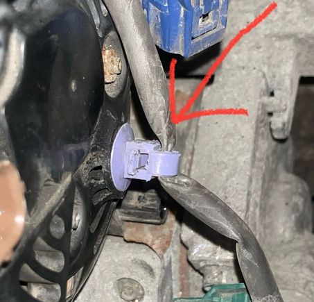 How do I remove this clip from the alternator?