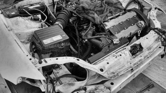 Just waiting on some parts, damn christmas! Had to take the fromt end off to use as a template to rebuild my brothers car, front end dmg :(