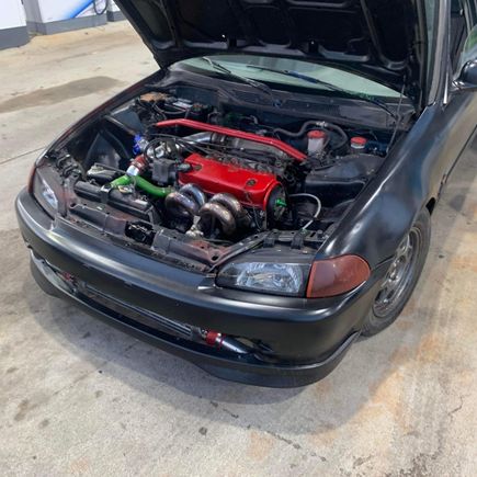 This is my 94 civic eg 
5 spd manual stage 3 clutch
P05 converted to a p28 chipped w/ crome 
14psi single Chinese war missle
Stock fuel injection lol she takes it