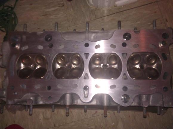 Smoothed chambers, unshrouded valves