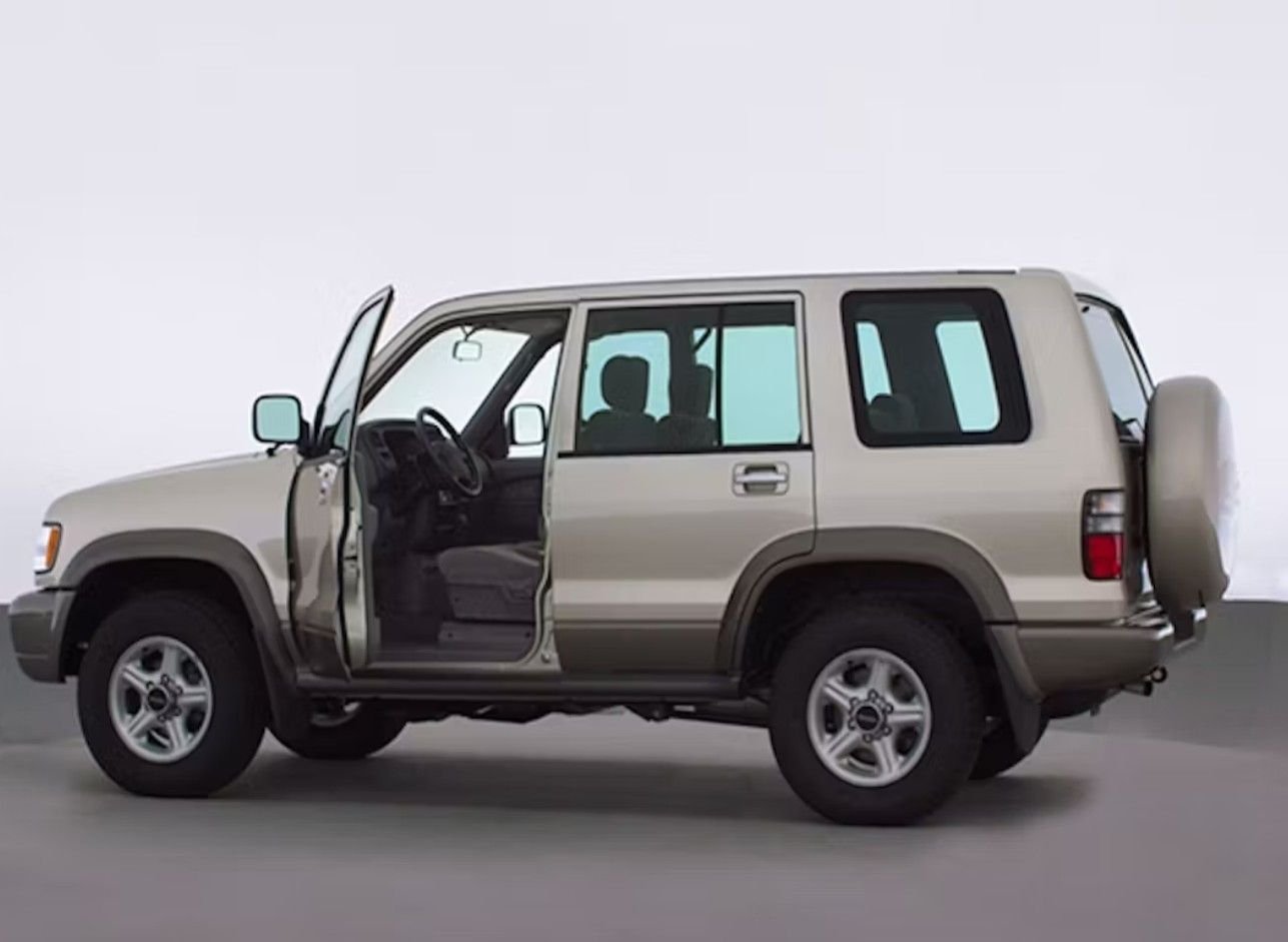 2000 Automatic 4x4 Isuzu Trooper Part out 