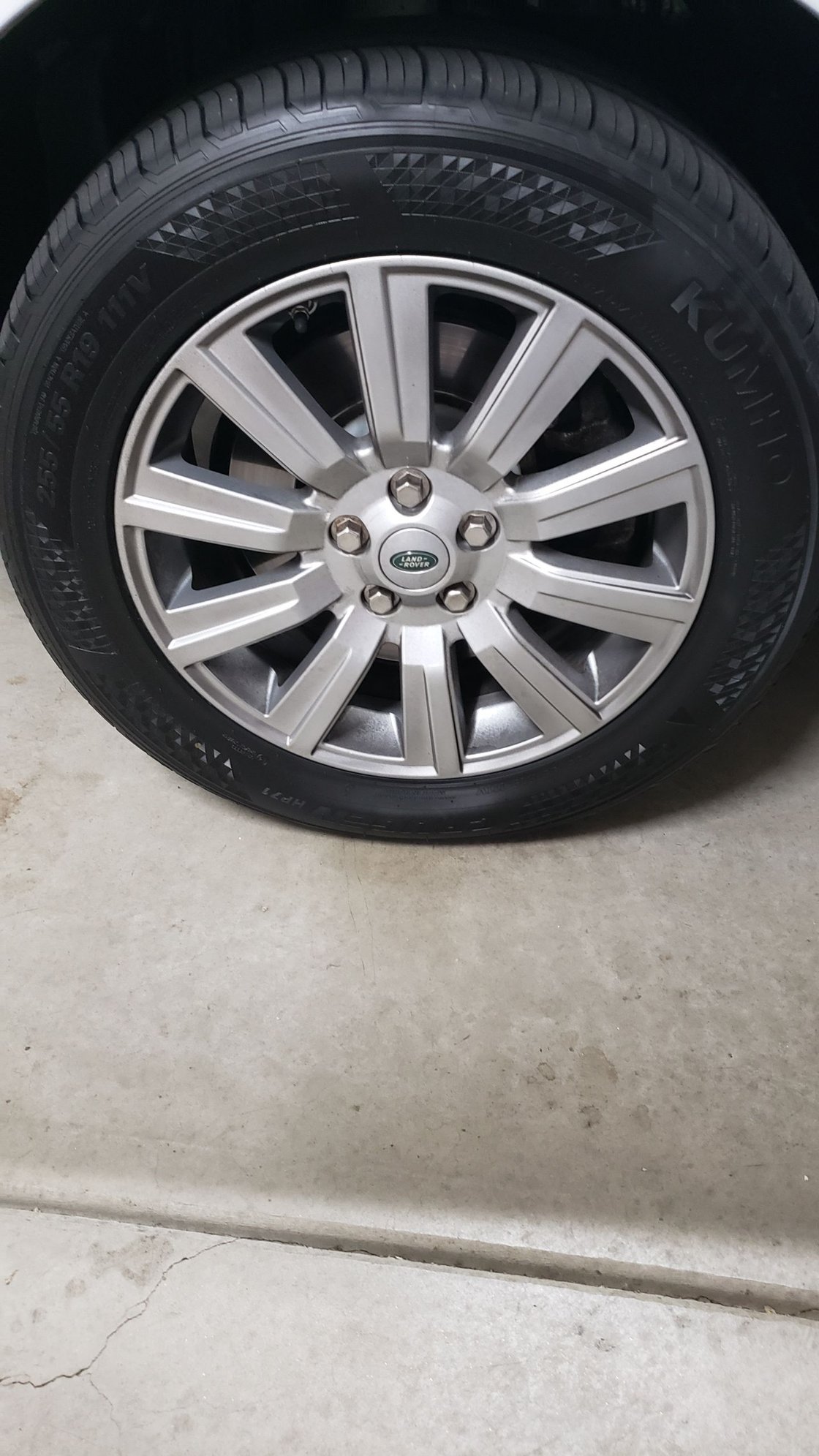 Wheels and Tires/Axles - For Sale: set of 5 brand new Kumho tires and OE rims for LR3 / LR4 - New - 2004 to 2016 Land Rover LR4 - San Diego, CA 92150, United States