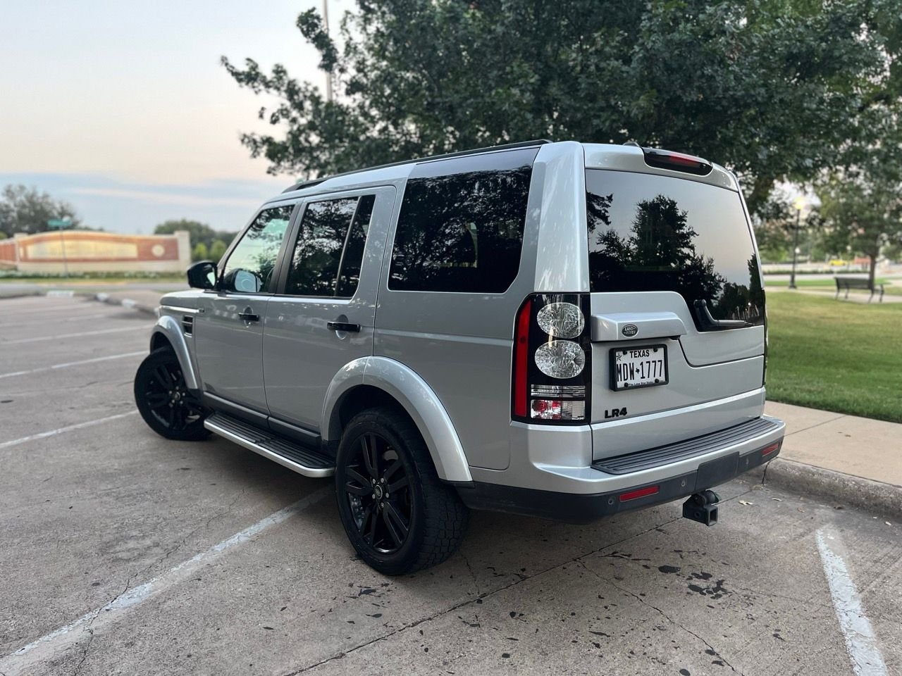 2016 Land Rover LR4 - 2016 Land Rover LR4 HSE - Used - VIN SALAG2V6XGA824173 - 6 cyl - 4WD - Automatic - SUV - Silver - Dallas, TX 75214, United States